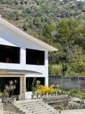 Hotel Los Lirios