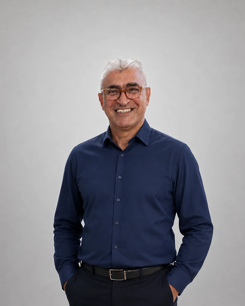 Luis Rodriguez, Agente de Viajes